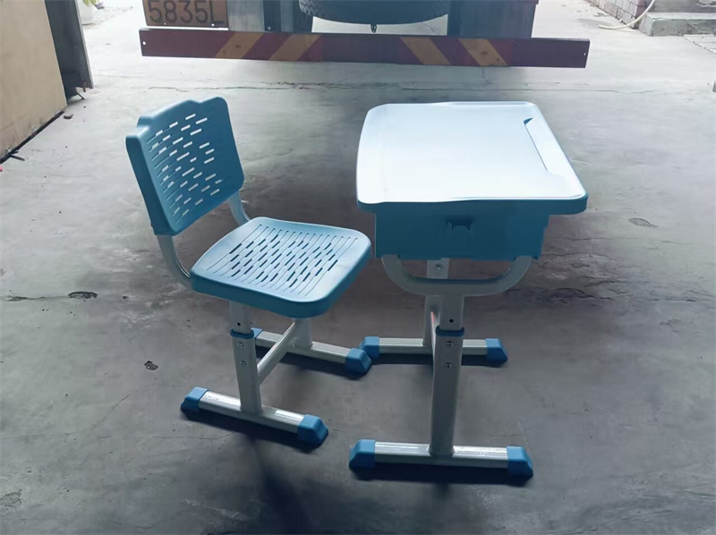 课桌椅